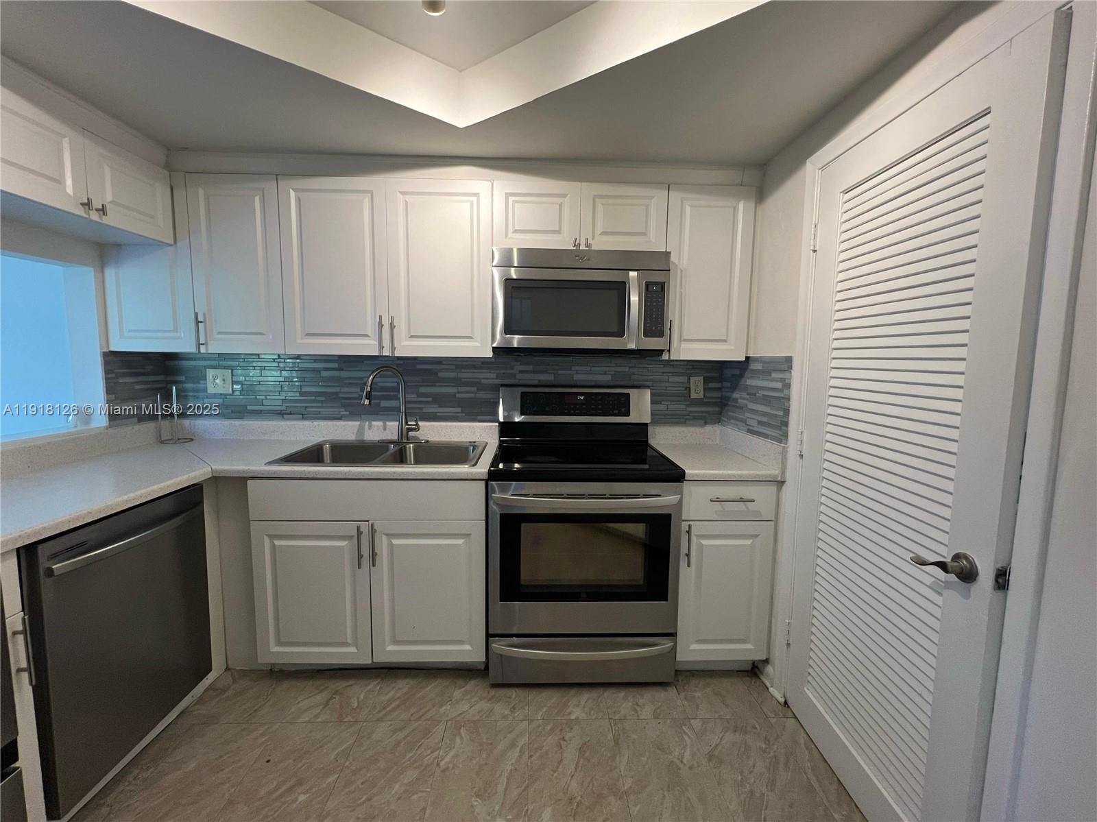 Deerfield Beach Condo: 721 Southeast 1st Way