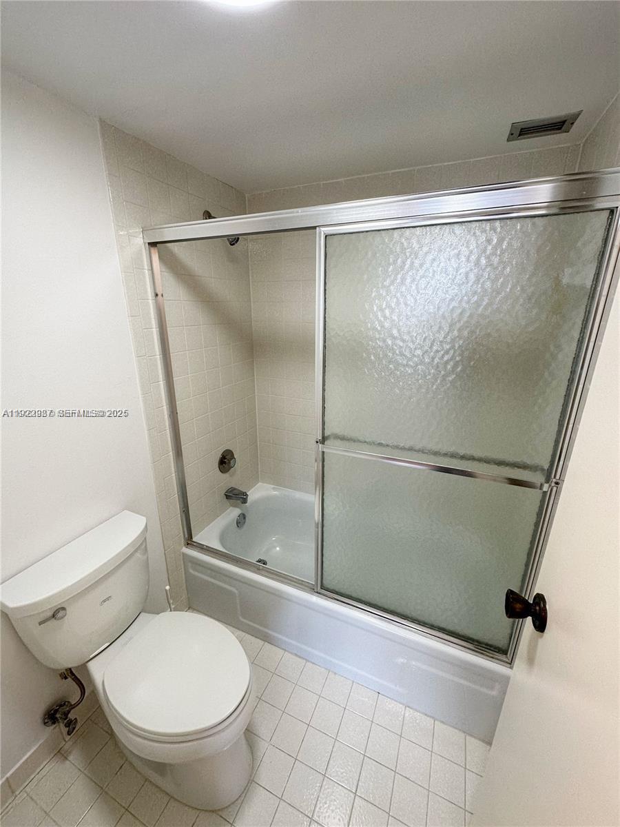 Hallandale Beach Condo: 600 Three Islands Boulevard