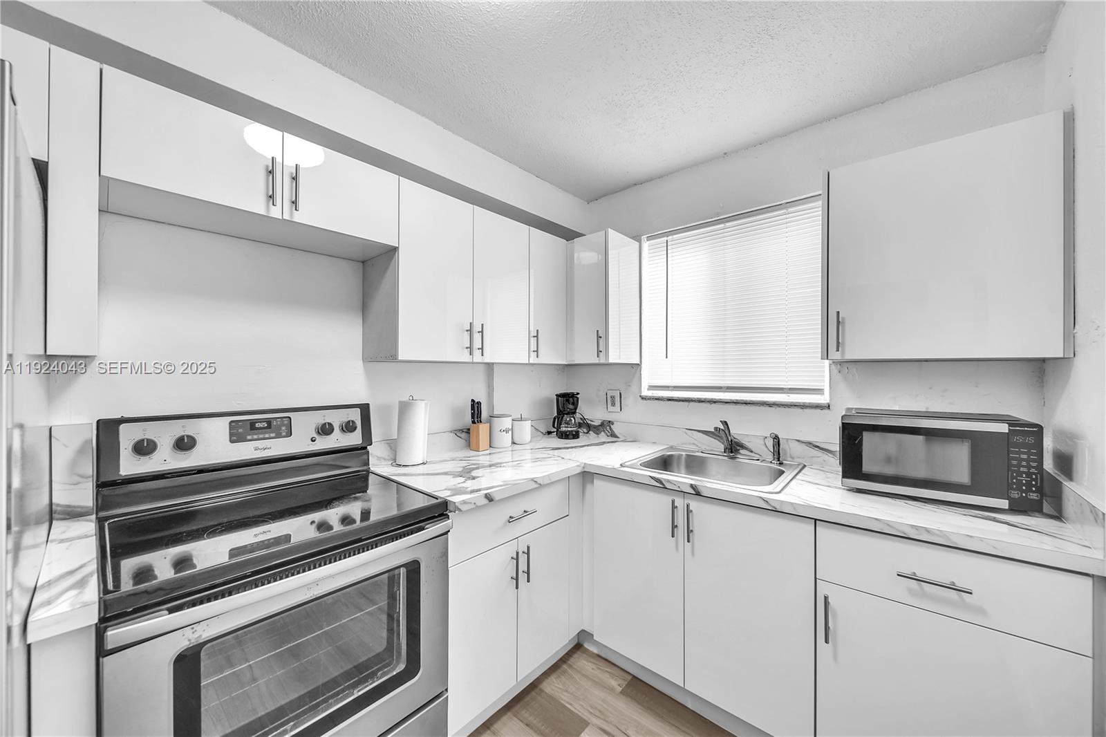 Hollywood Condo: 506 North 60th Terrace