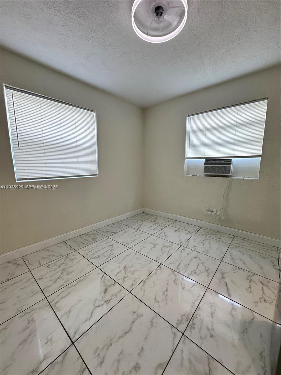 Hallandale Beach Condo: 912 Northwest 9th Avenue