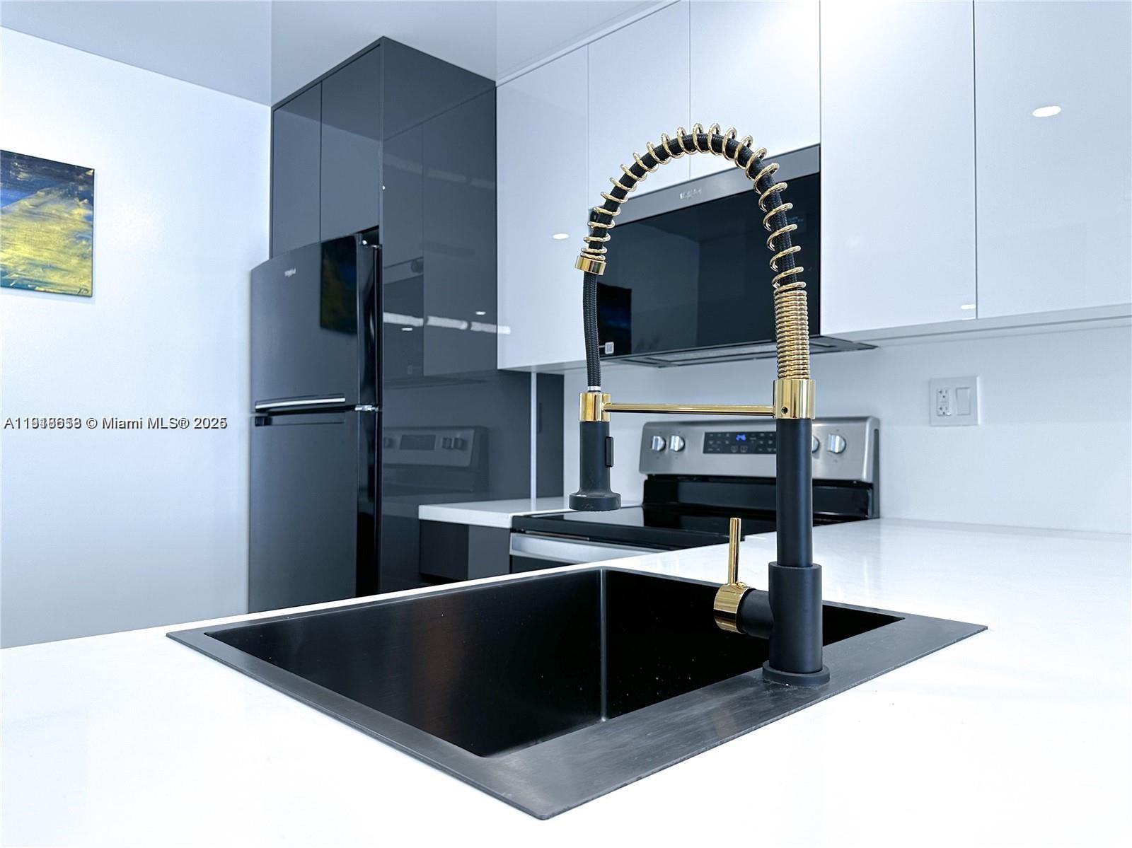 Hallandale Beach Condo: 501 Three Islands Boulevard