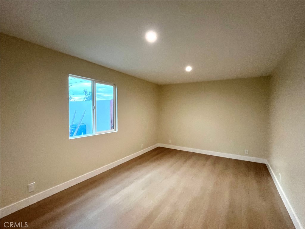 Los Angeles Condo: 2720 West 70th Street