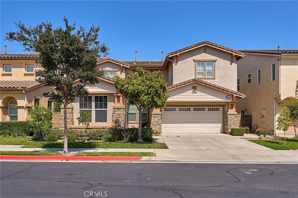 La Habra Condo: 524 South Petunia Street
