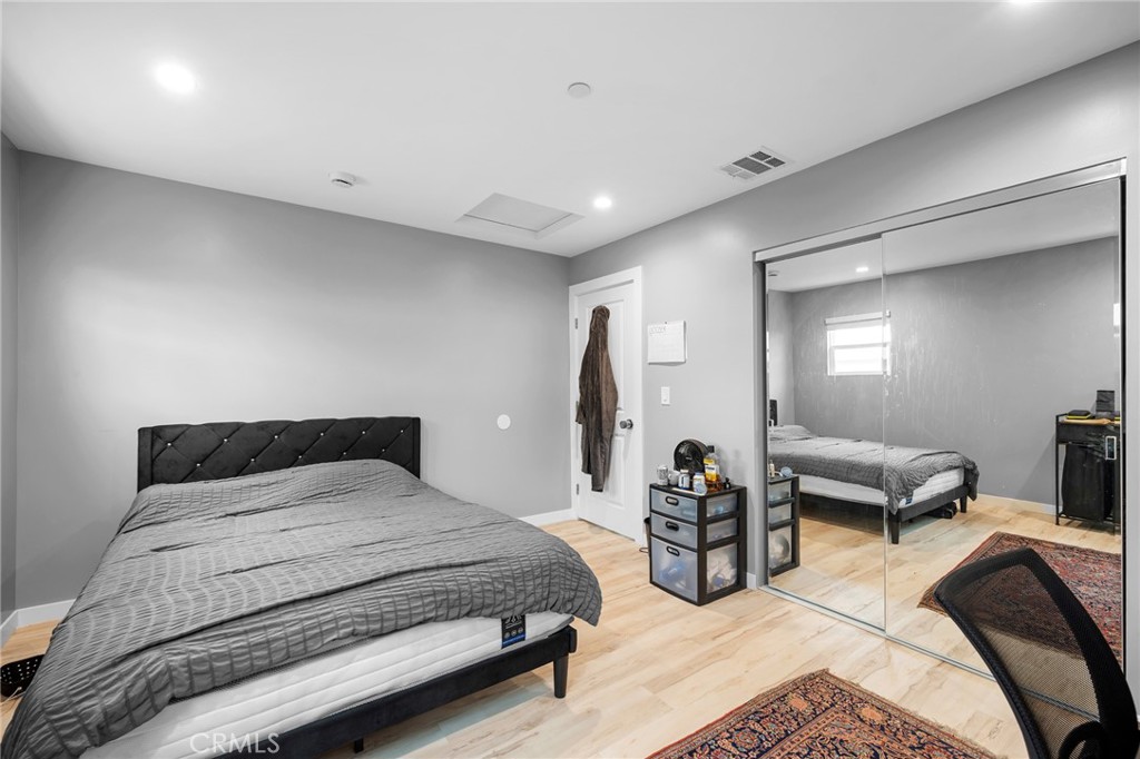 Glendale Condo: 1537 Lake Street