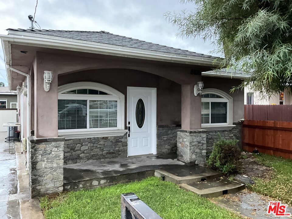 Whittier Condo: 6106 Rockne Avenue