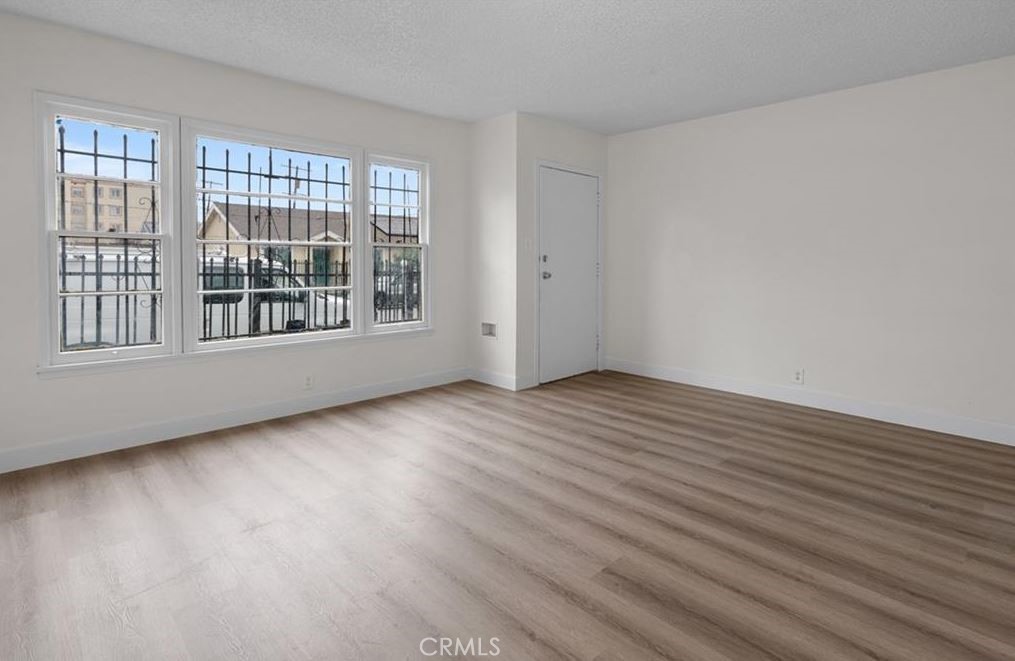 Los Angeles Condo: 3322 West 63rd Street