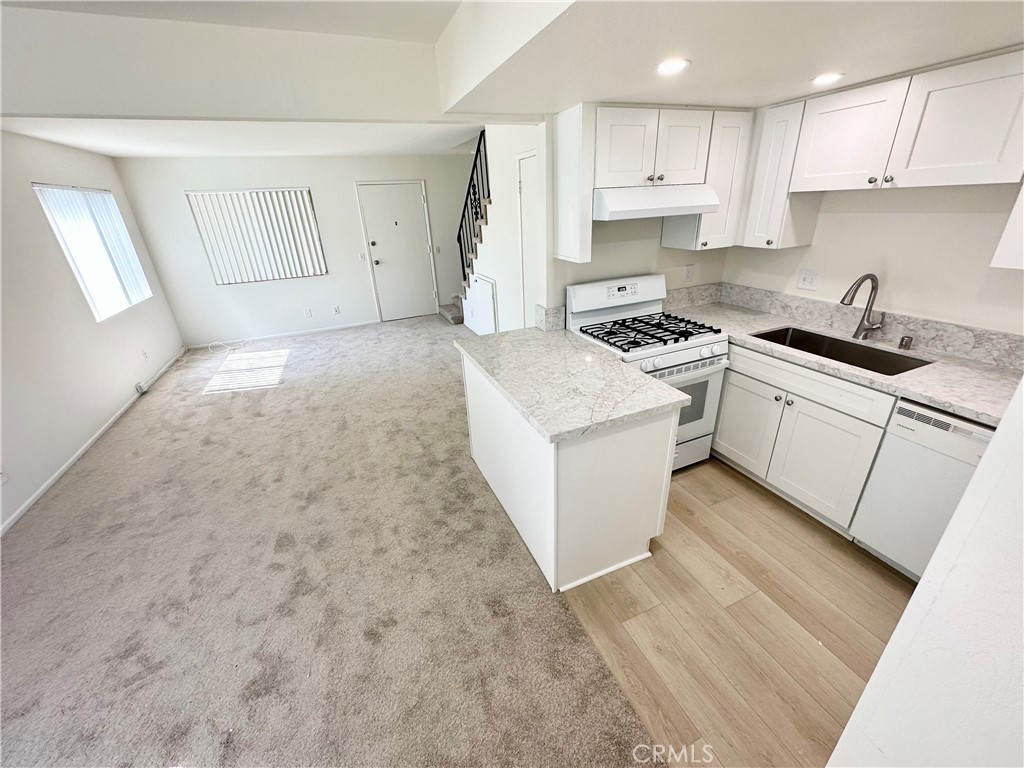 San Clemente Condo: 2713 Calle Del Comercio