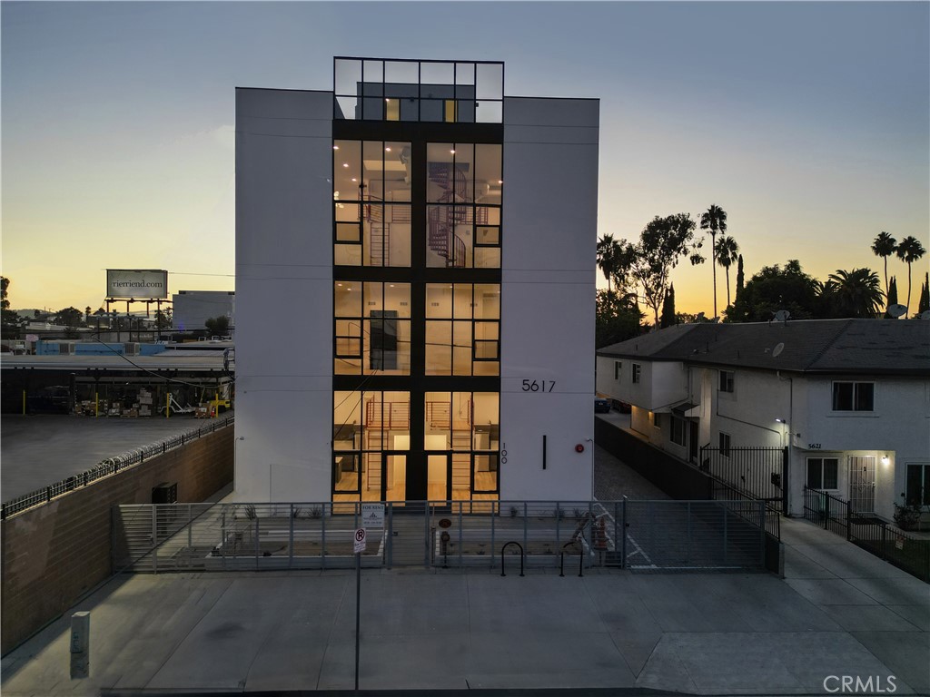 North Hollywood Condo: 5617 Klump Avenue