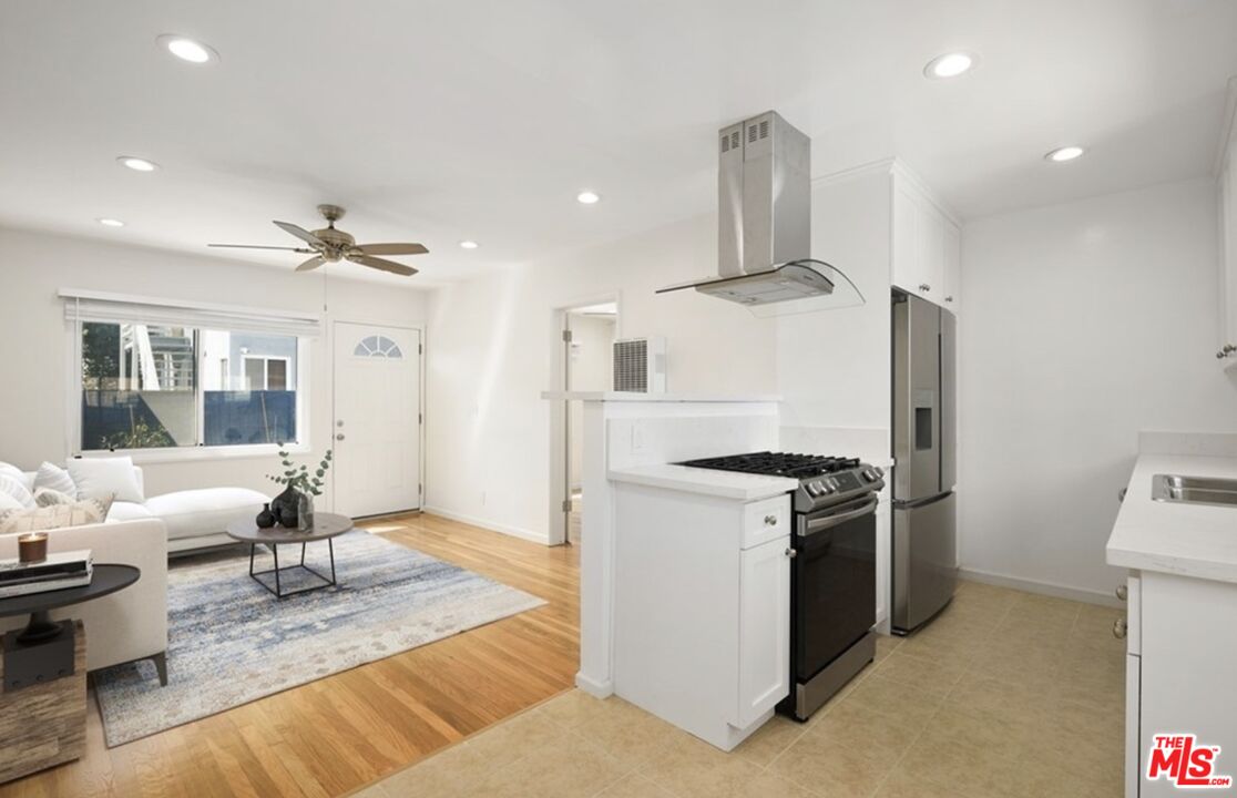 Santa Monica Condo: 3032 Exposition Boulevard
