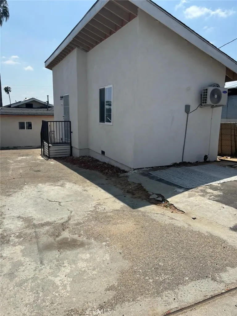 Los Angeles Condo: 2621 East Michigan Avenue