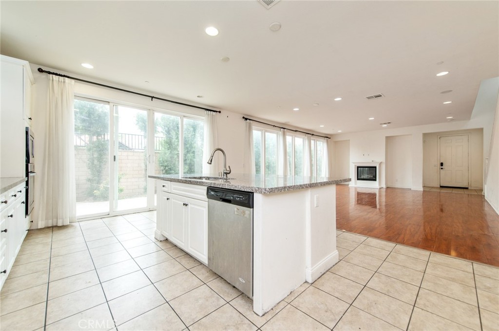 Ontario Condo: 2973 East Via Corvina