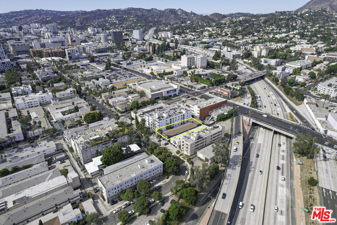 Los Angeles Condo: 5831 Carlton Way