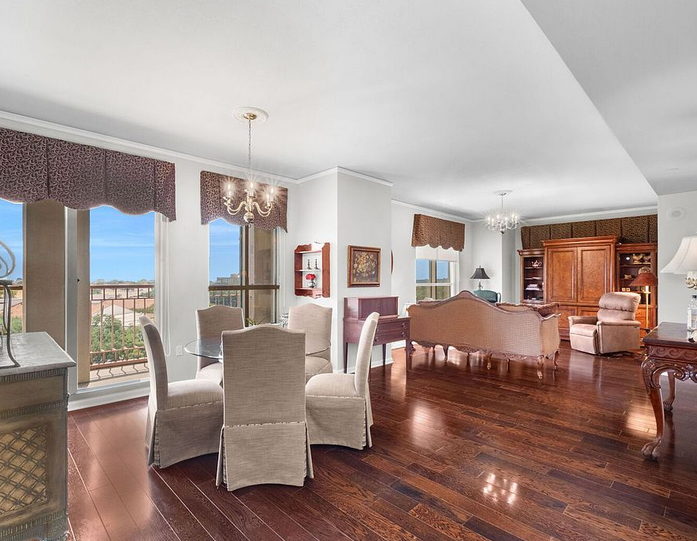 San Antonio Condo: 1 Towers Park