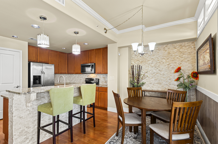 San Antonio Condo: 215 Center St