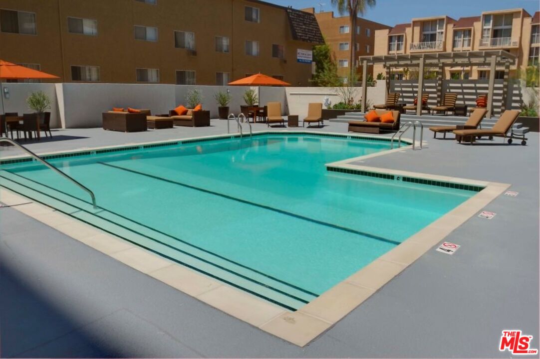 Los Angeles Condo: 3458 West 7th Street