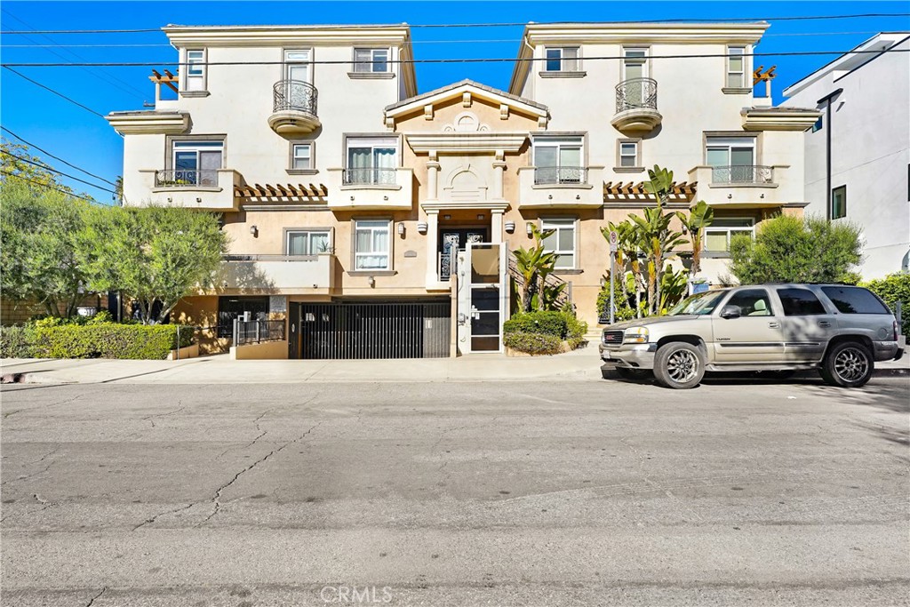 North Hollywood Condo: 11323 Huston Street