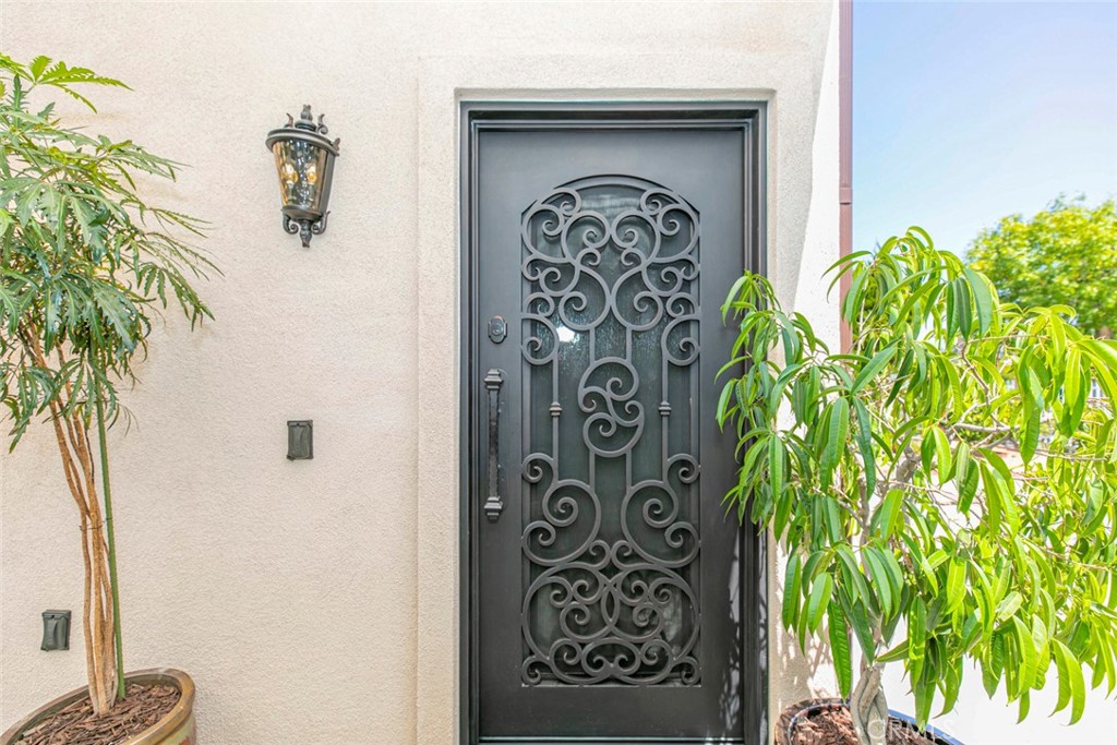 North Hills Condo: 15849 Malden Street