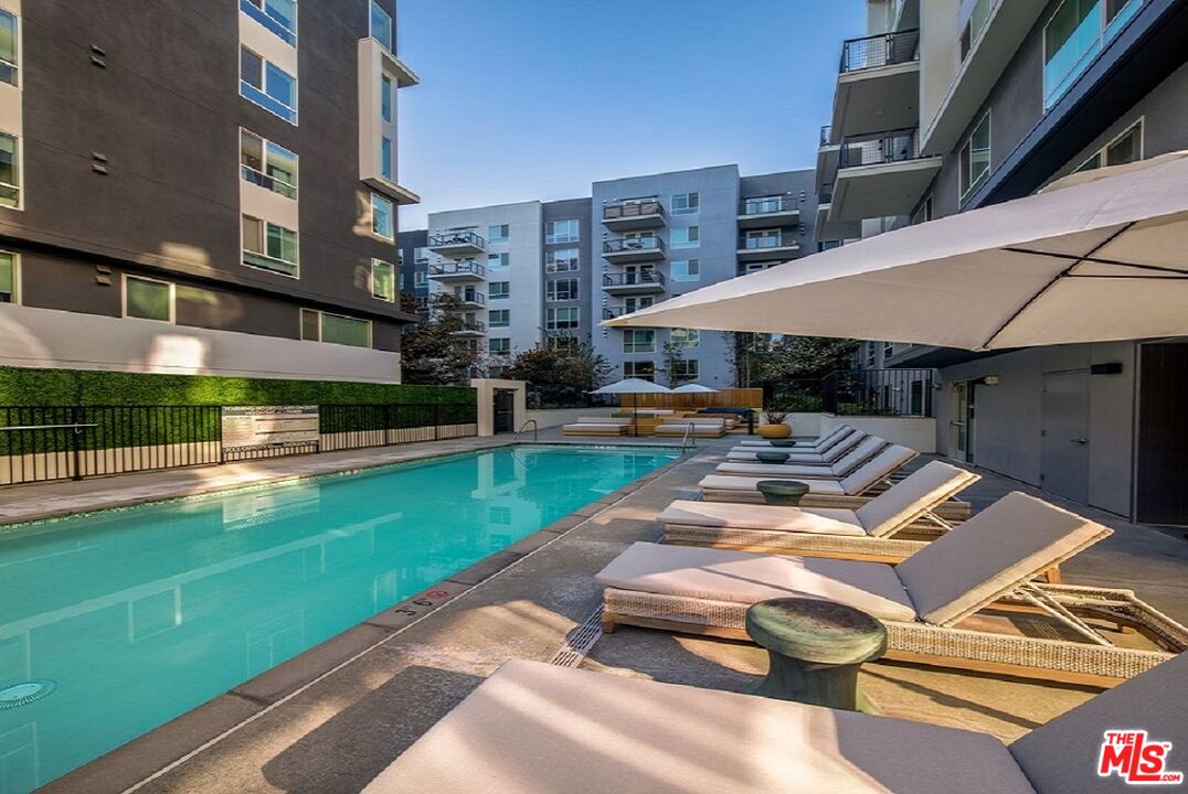 Los Angeles Condo: 1120 West 6th Street