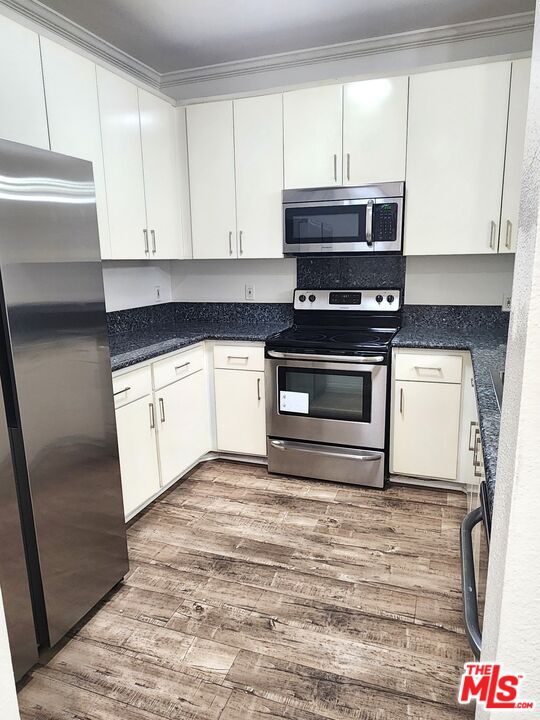 Los Angeles Condo: 625 South Berendo Street