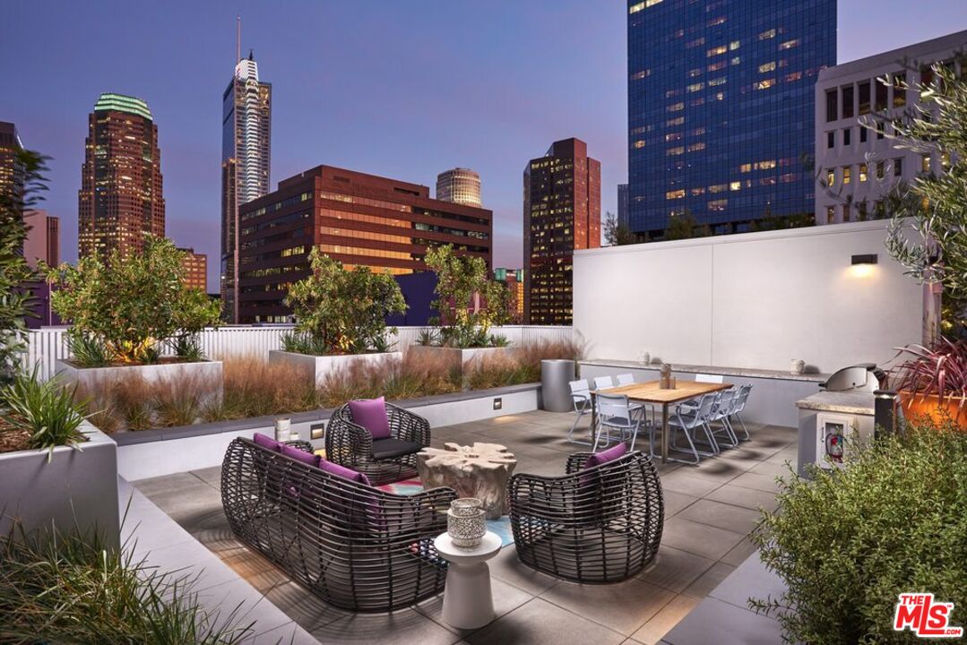 Los Angeles Condo: 1120 West 6th Street