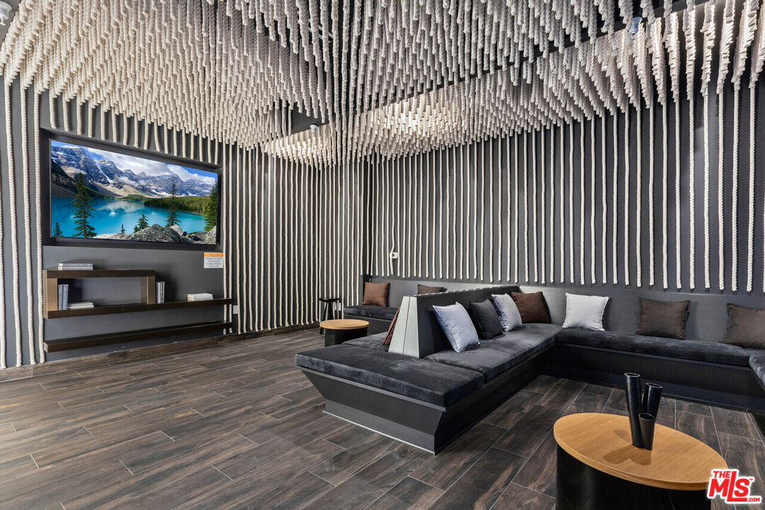 Los Angeles Condo: 3458 West 7th Street