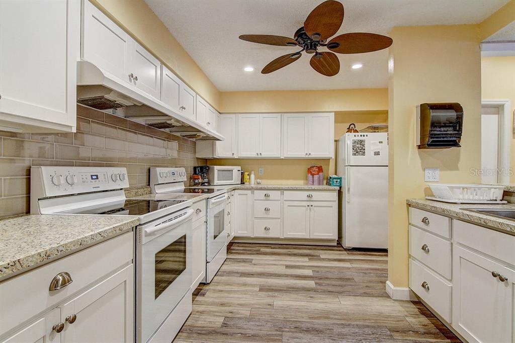 Clearwater Condo: 1403 Arrowhead Circle West