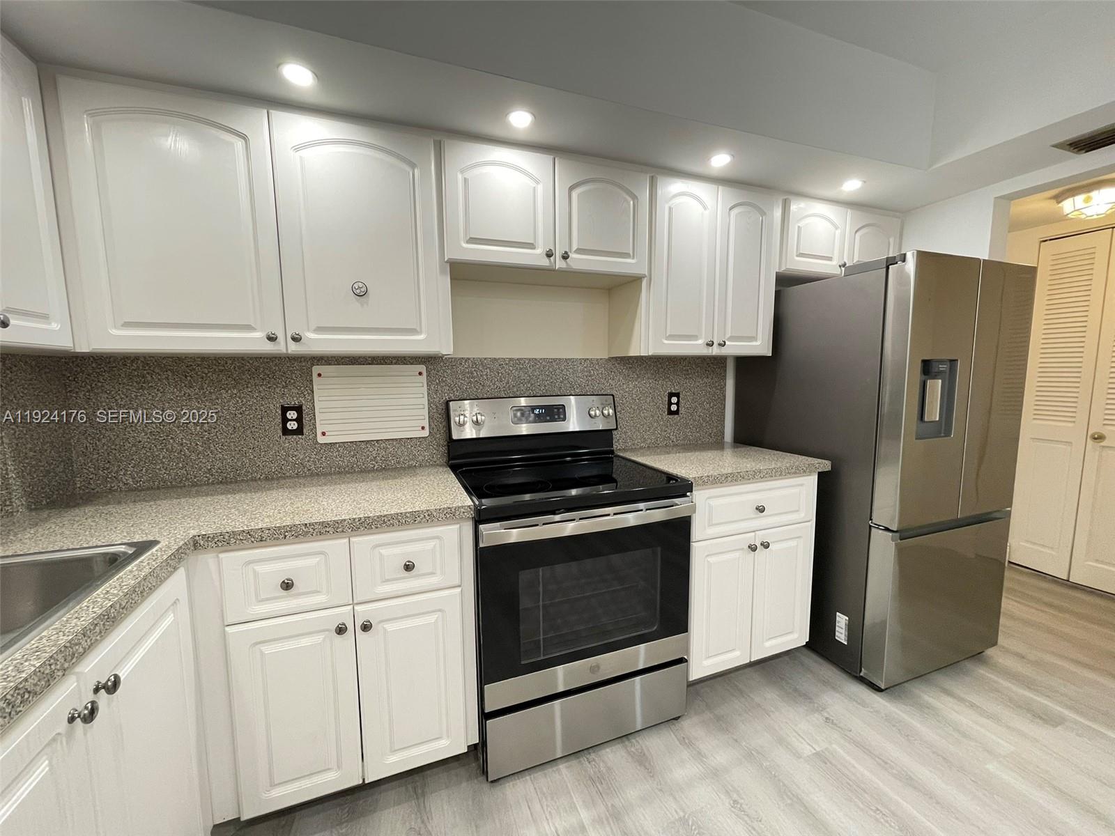 Hollywood Condo: 3800 North Hills Drive