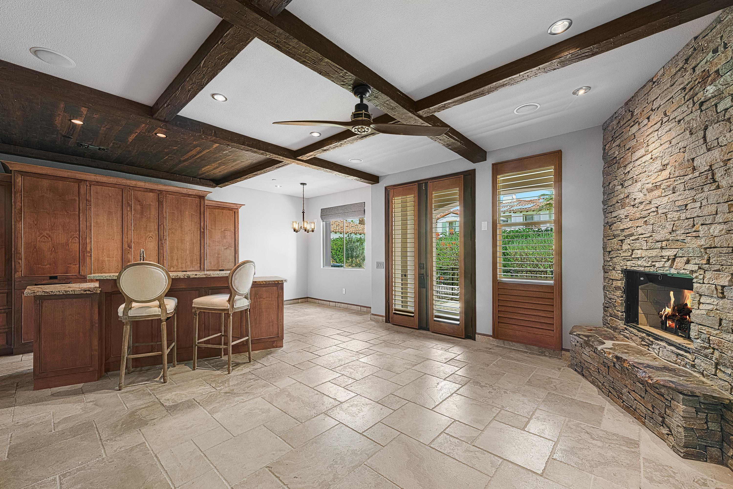 Palm Springs Condo: 450 White Fox Trail