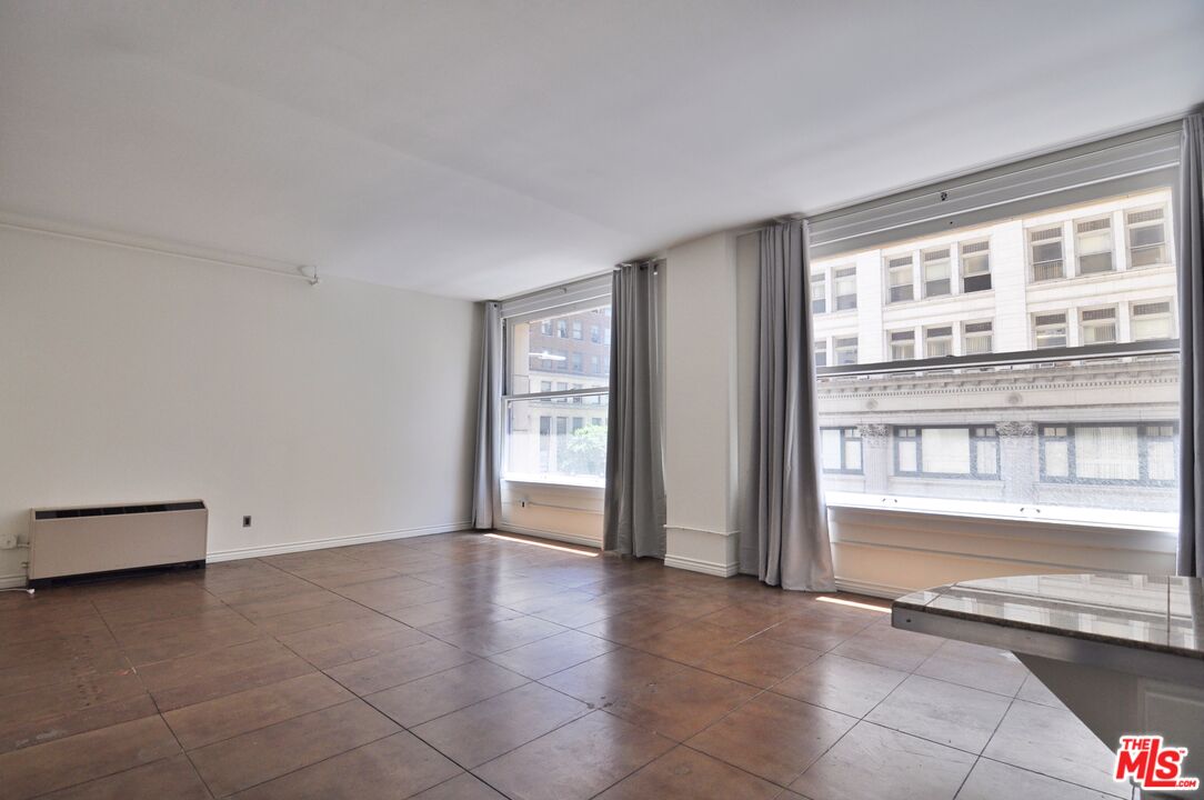 Los Angeles Condo: 215 West 7th Street