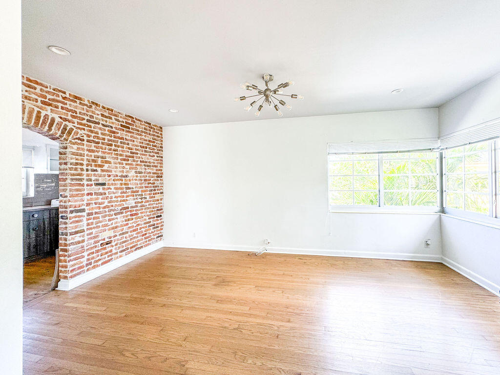 Lake Worth Beach Condo: 210 Ocean Breeze