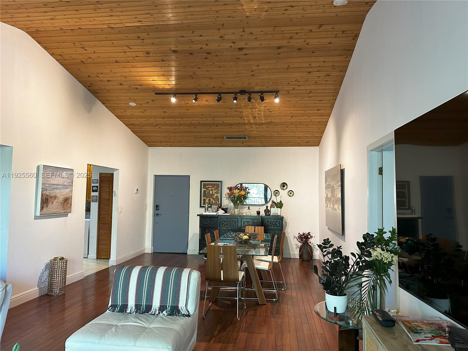 Key Biscayne Condo: 55 Ocean Ln Drive