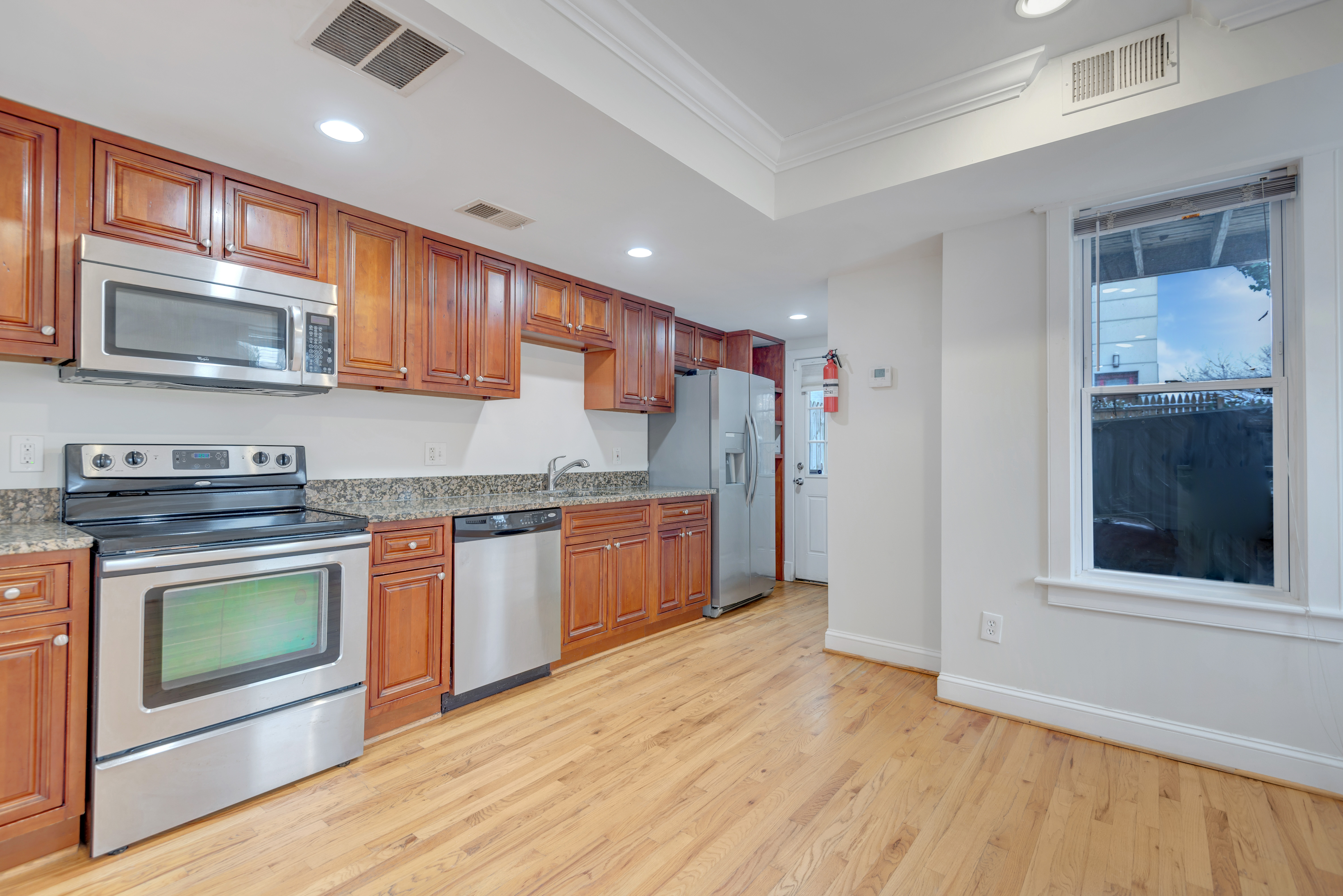 Washington House: 1638 A St NE