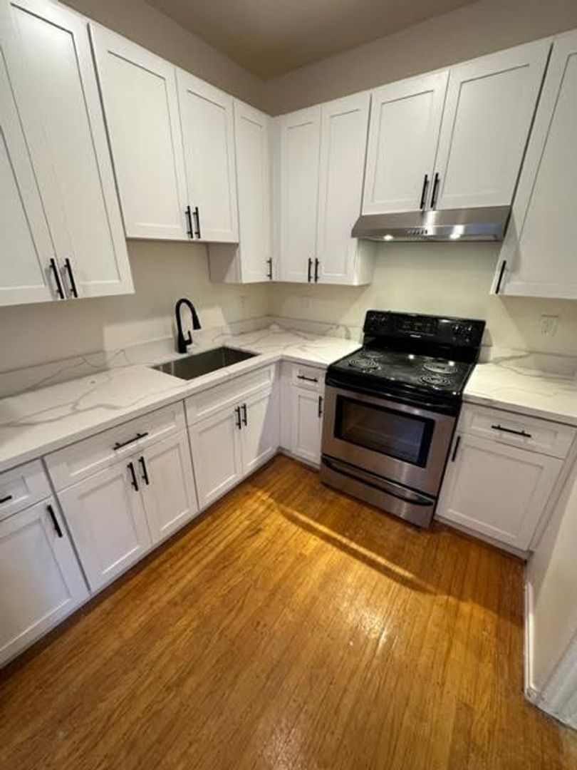 Oakland Apartment: 6616 Telegraph Ave