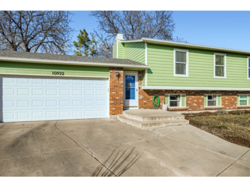 Thornton House: 10922 Forest Circle