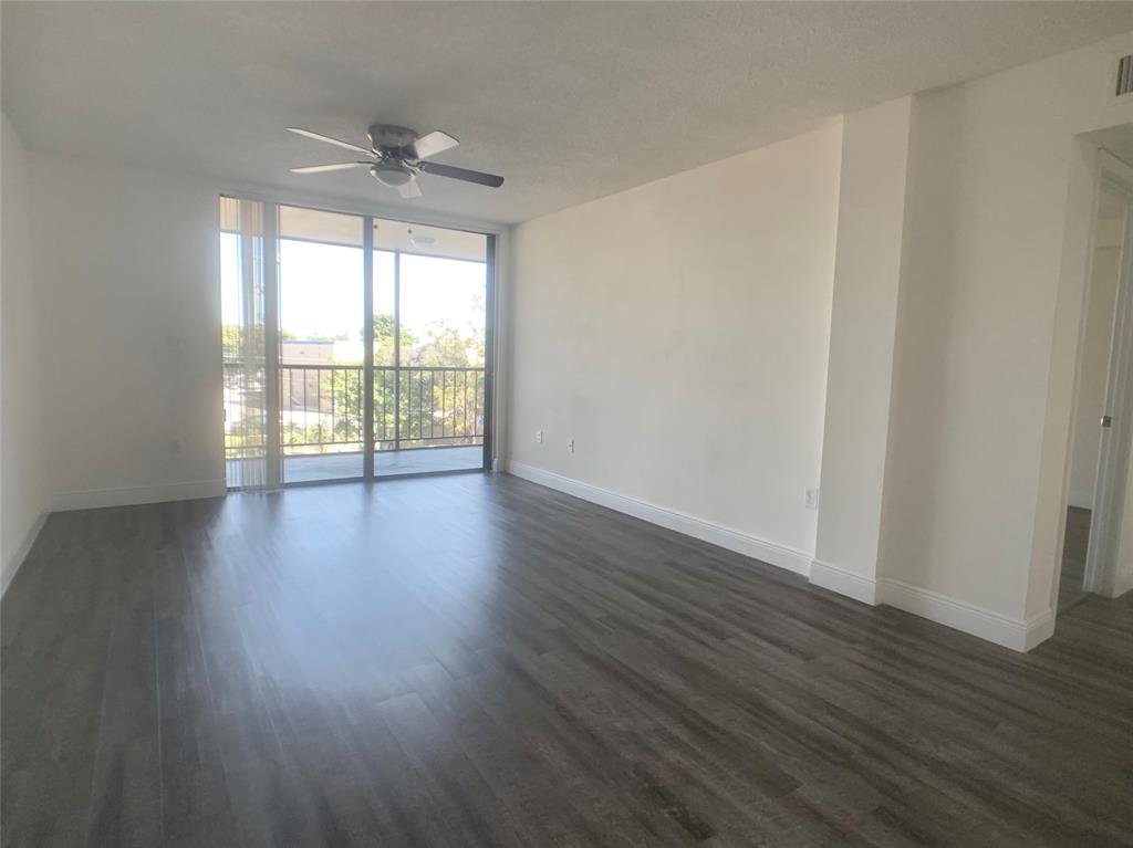 North Miami Beach Condo: 19455 Northeast 10th Avenue