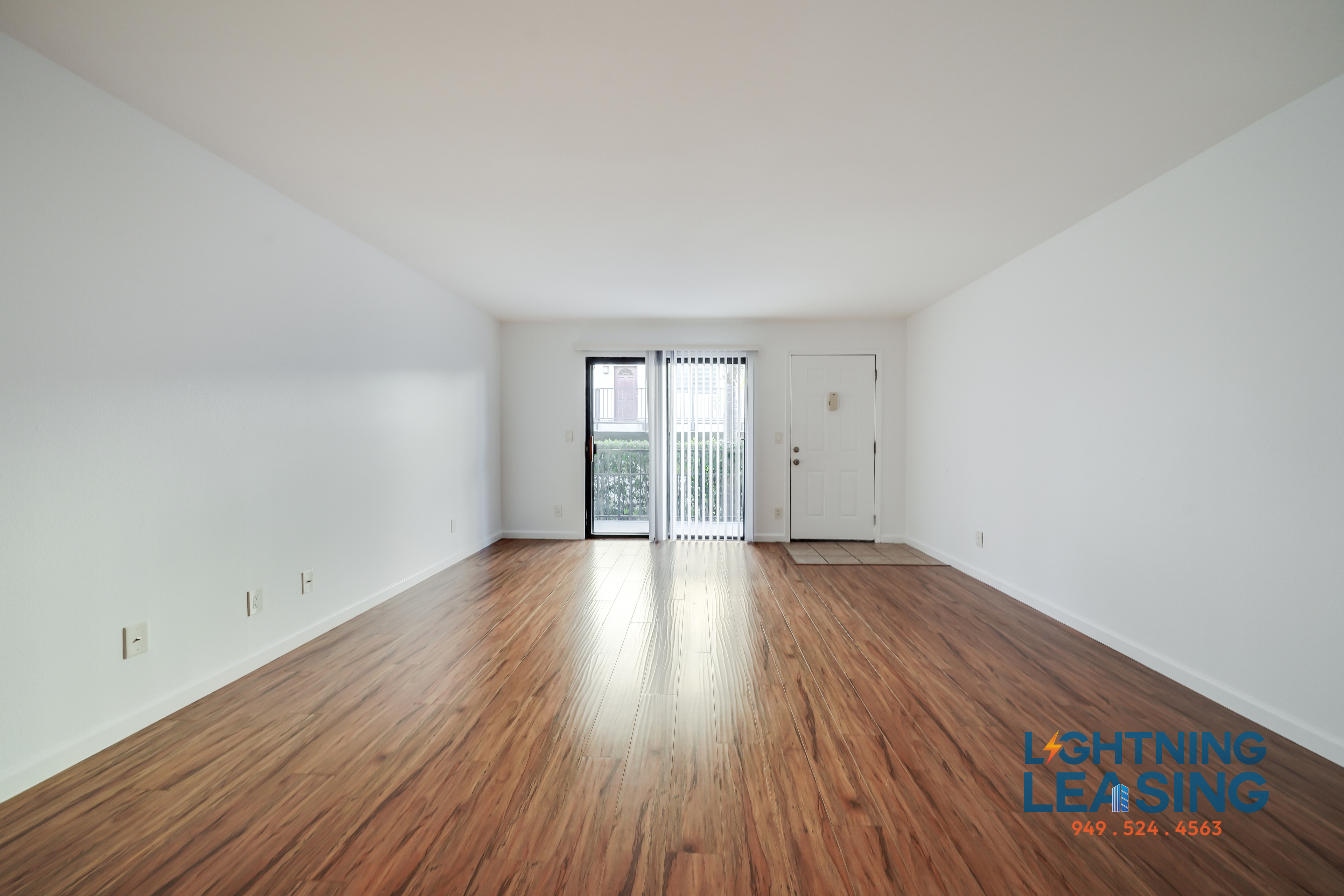 Chatsworth Condo: 10206 Independence Ave