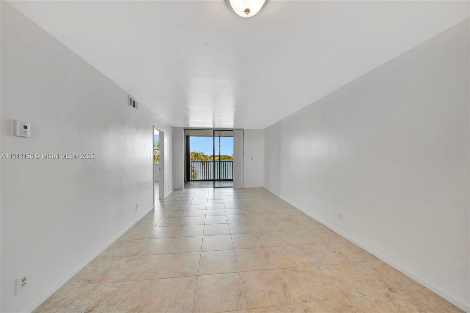 Oakland Park Condo: 117 Lake Emerald Drive