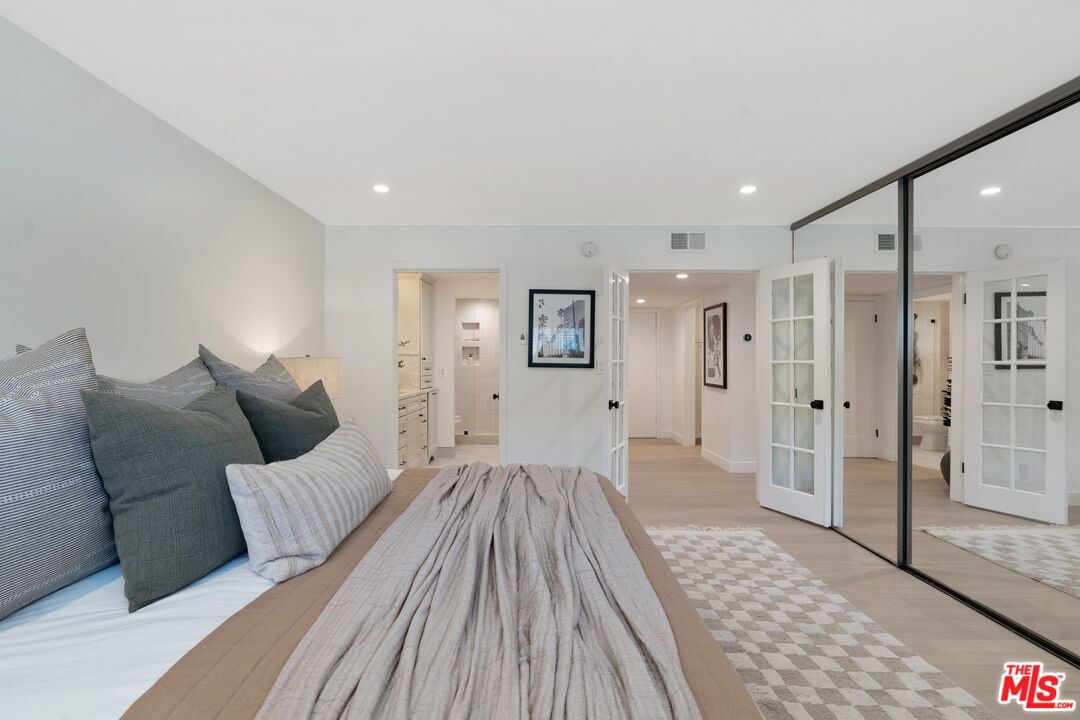 Los Angeles Condo: 6720 Hillpark Drive