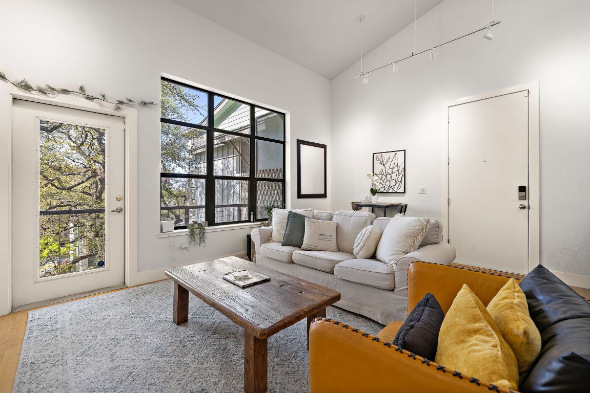 Austin Condo: 907 Duncan Lane