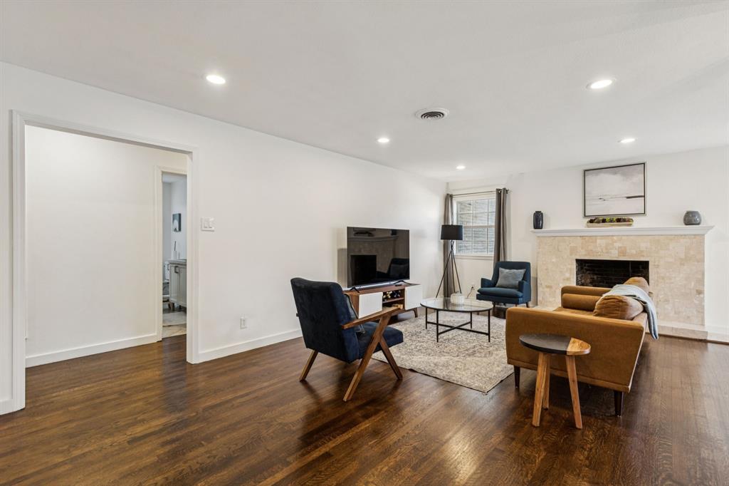 Dallas Condo: 10525 Castlegate Drive