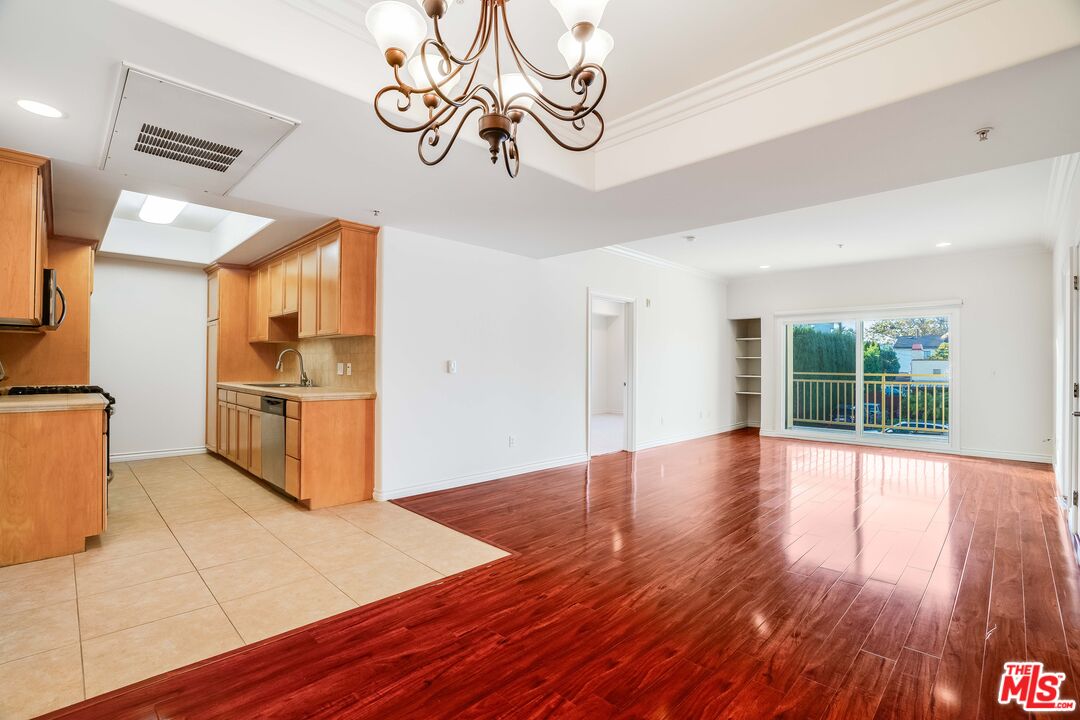 Los Angeles Condo: 3328 Oakhurst Avenue