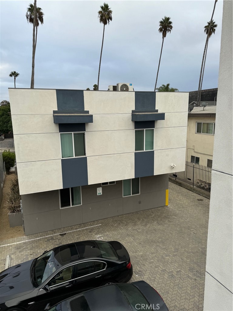 Los Angeles Condo: 623 Normandie Avenue