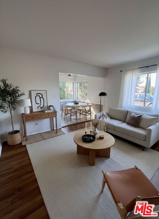 North Hollywood Condo: 6610 Whitsett Avenue