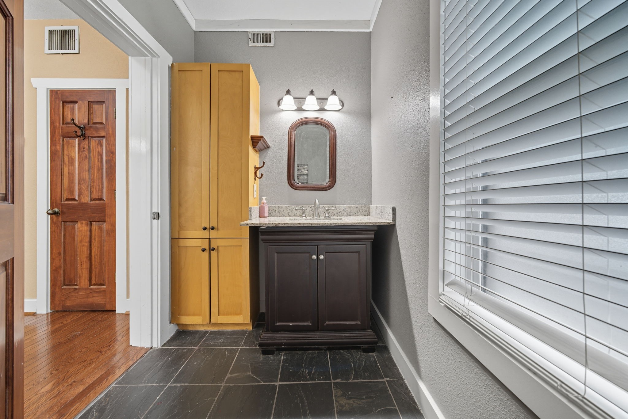 Houston Condo: 3015 Chenevert Street