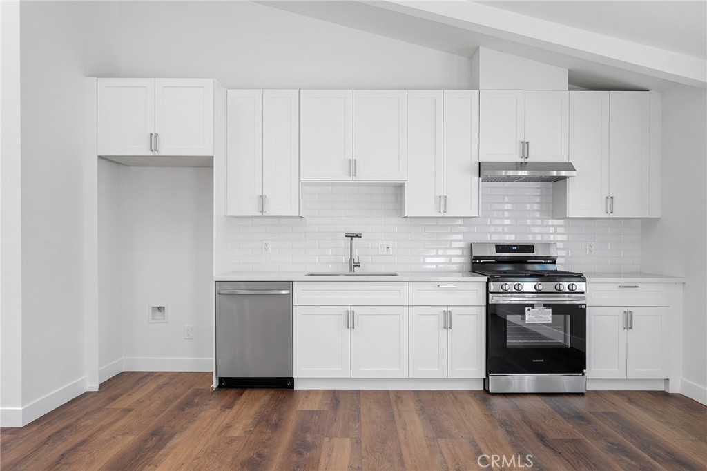 North Hollywood Condo: 13010 Hartland Street