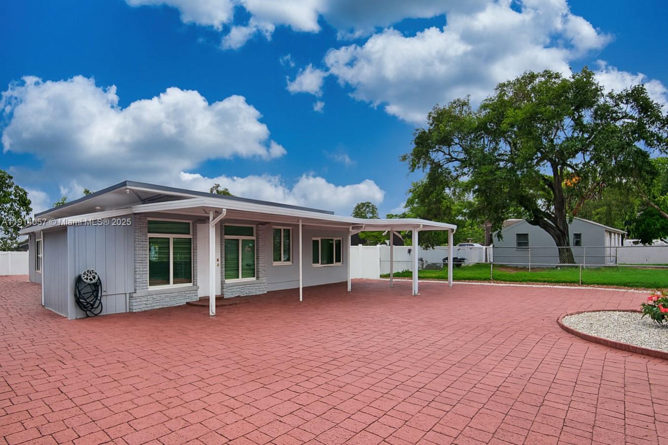 Hollywood Condo: 6120 Hayes Street