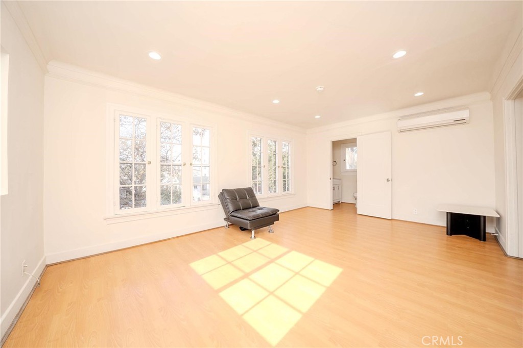 Los Angeles Condo: 736 South Gramercy Drive