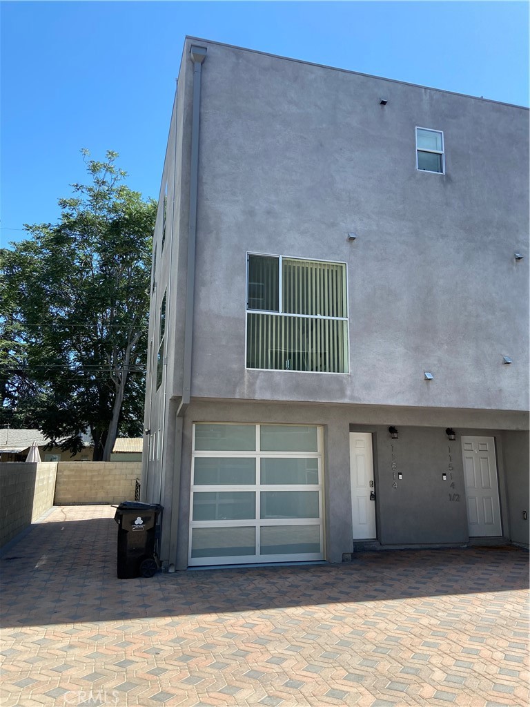 North Hollywood Condo: 11516 Emelita Street