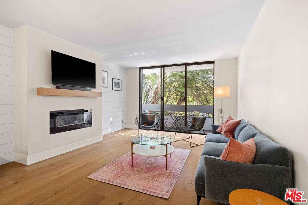 Santa Monica Condo: 1252 11th Street