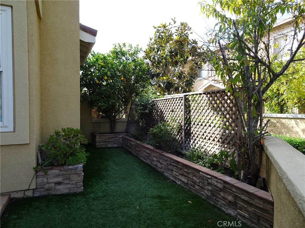 Orange Condo: 406 North Kenwood